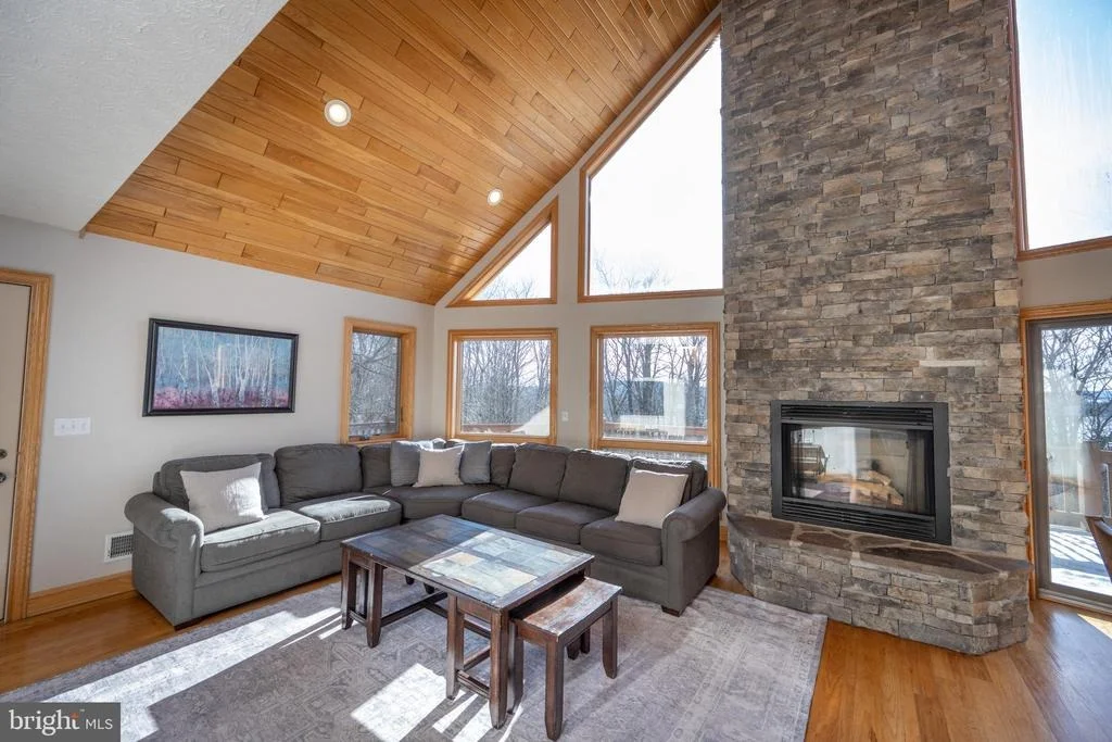 Photo of 723 PINNACLE DRIVE