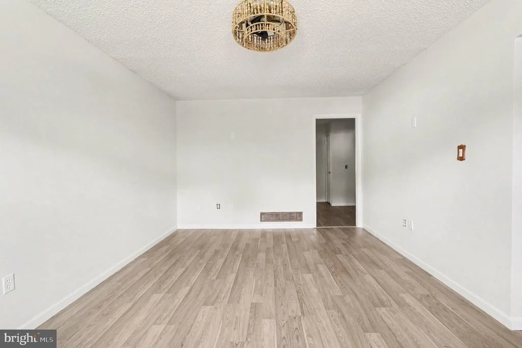 Photo of 737 FOX CHASE CIRCLE