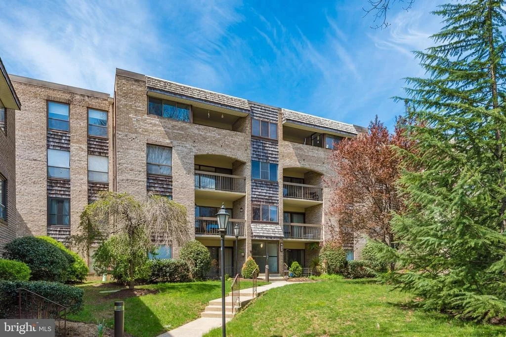 Photo of Unit 21 at 423 CHRISTOPHER AVENUE