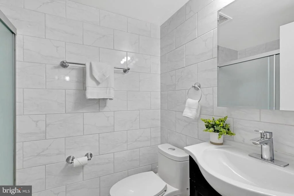 Photo of Unit 832B at 11637 STONEVIEW SQUARE