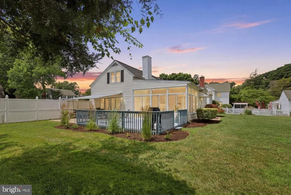 Photo of 727 N GOVERNORS AVENUE