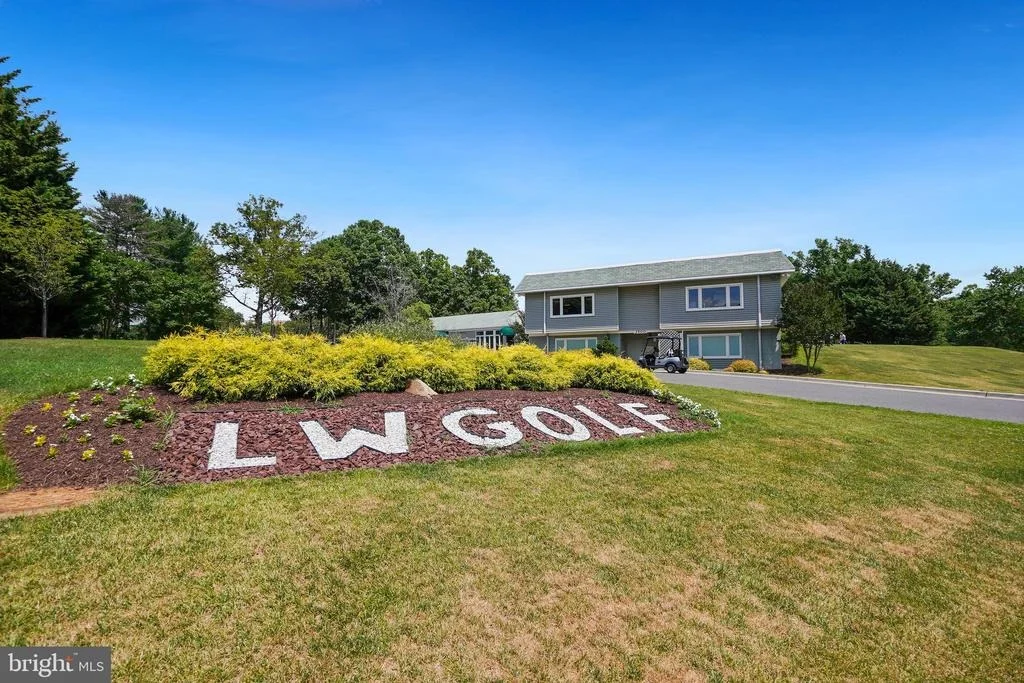 Photo of Unit 4517 at 15100 INTERLACHEN DRIVE