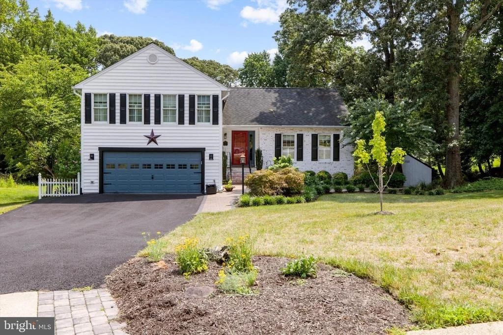 Photo of 527 BAY HILLS DRIVE
