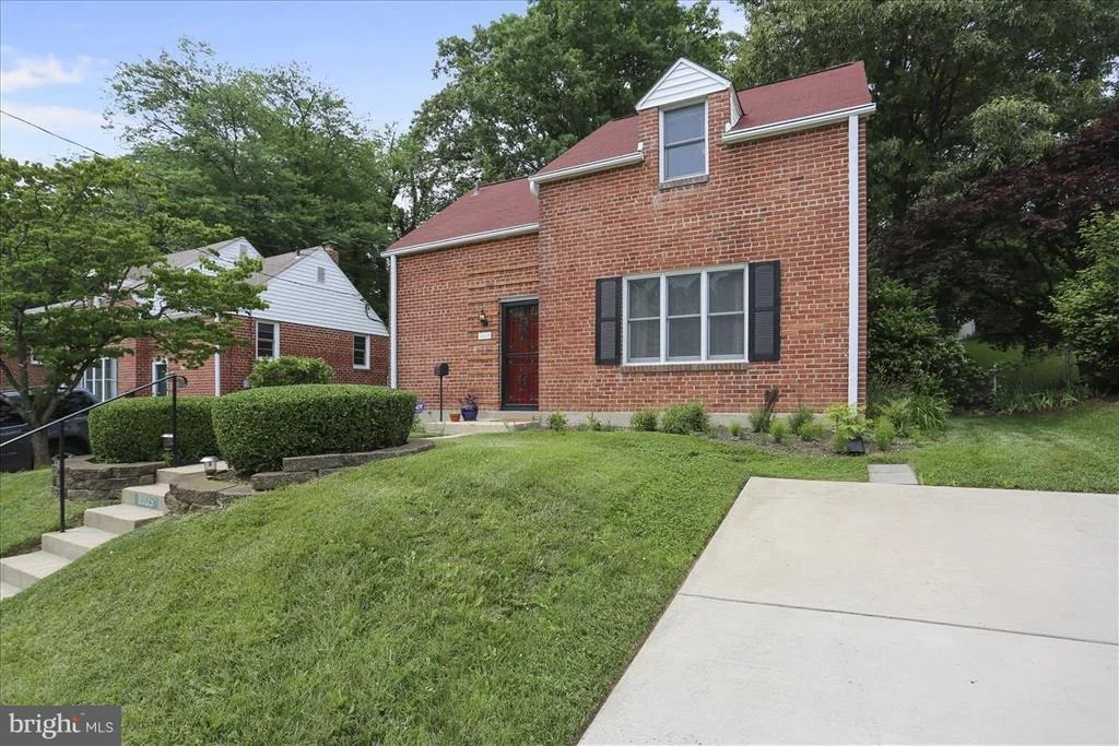 Photo of 1005 DENNIS AVENUE
