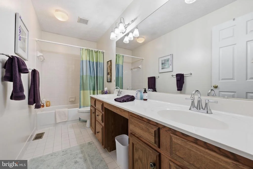 Photo of 6913 SOVEREIGN PLACE