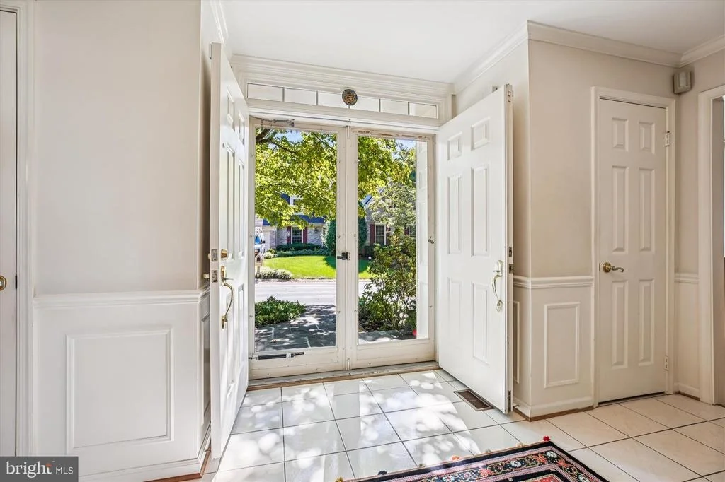 Photo of 9537 FOX HOLLOW