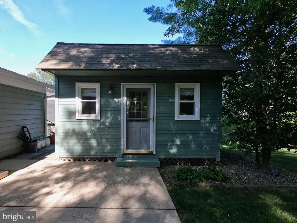 Photo of 14001 BETHPAGE LANE