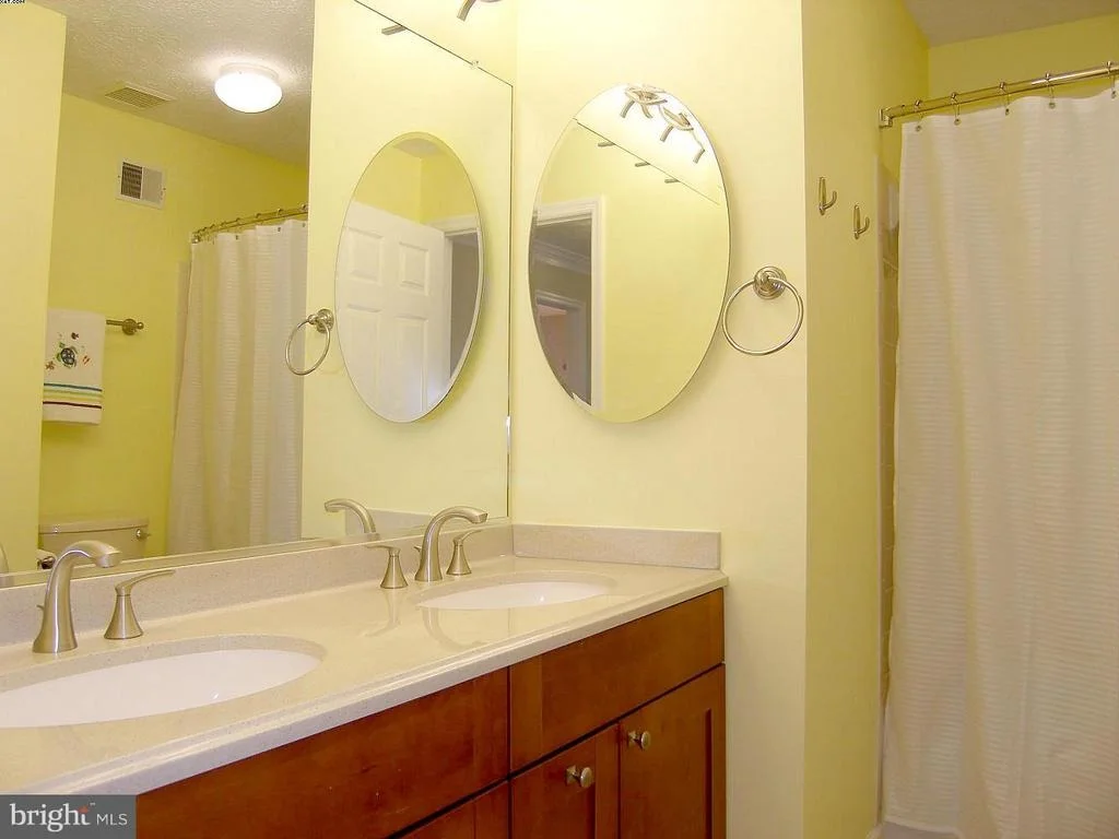 Photo of 127 BOOKHAM LANE
