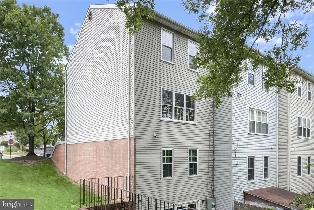 Photo of Unit 191 at 1842 BRONZEGATE BOULEVARD