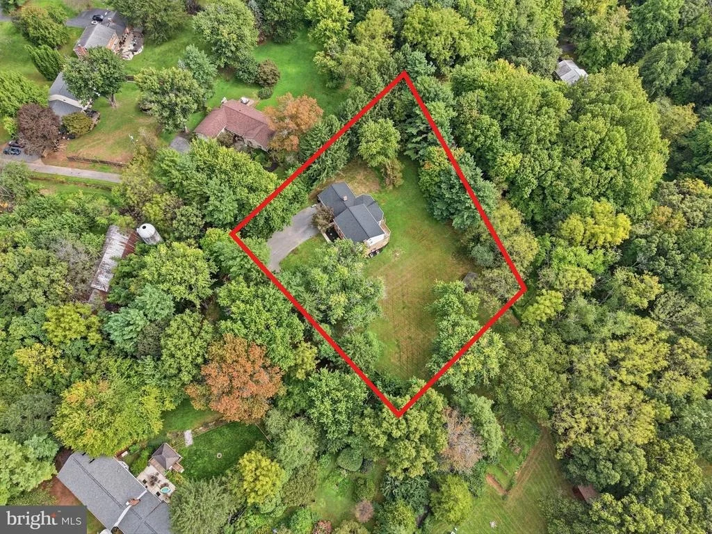 Photo of 28405 HONEYSUCKLE DRIVE