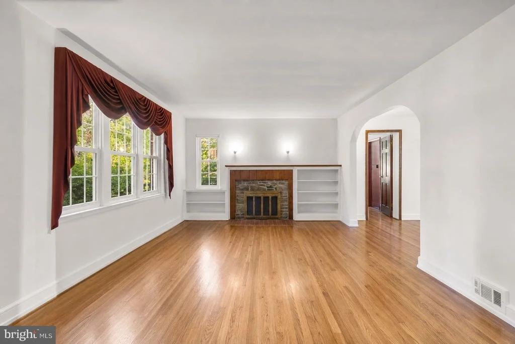 Photo of 8911 BRADFORD ROAD