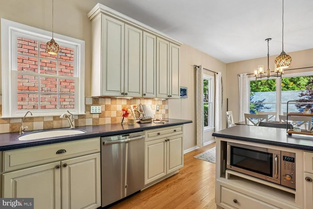 Photo of 465 TSCHIFFELY SQUARE ROAD