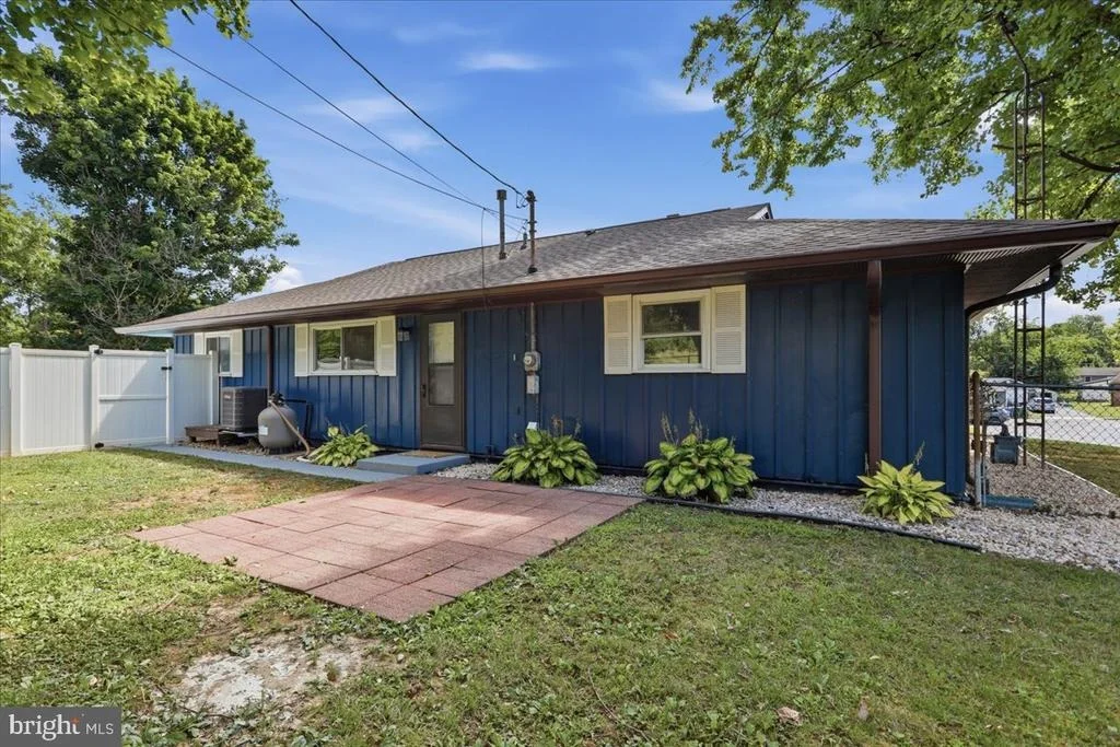 Photo of 1405 OUTER DRIVE