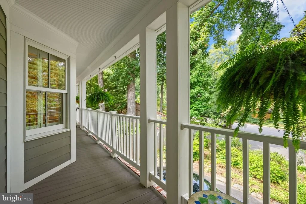 Photo of 710 WOODSIDE PARKWAY