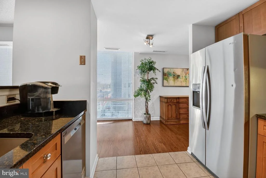 Photo of Unit 405 at 930 WAYNE AVENUE