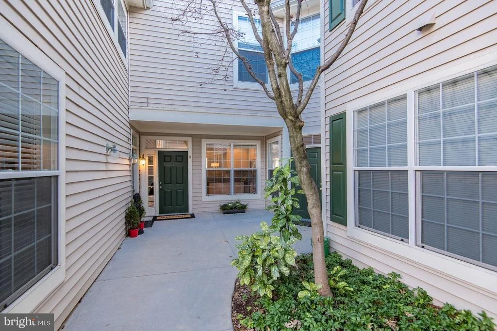 Photo of Unit M at 1307 WINDLEAF DRIVE