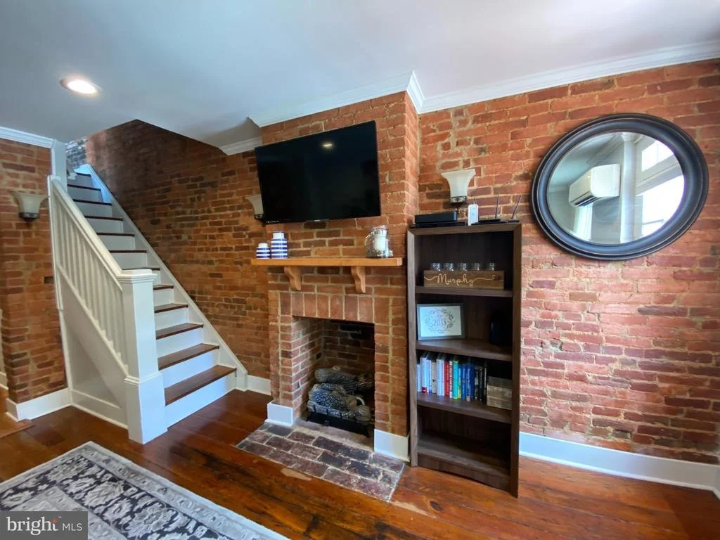 Photo of 37 E 5TH STREET
