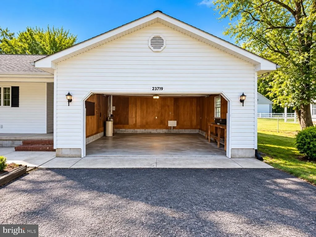 Photo of 23719 HENRY ROAD