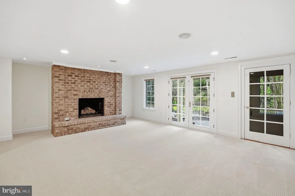 Photo of 904 MACKALL AVENUE