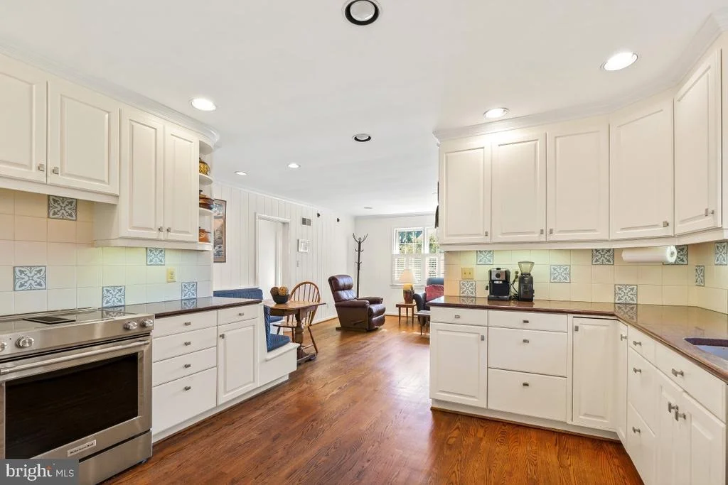 Photo of 7214 POMANDER LANE