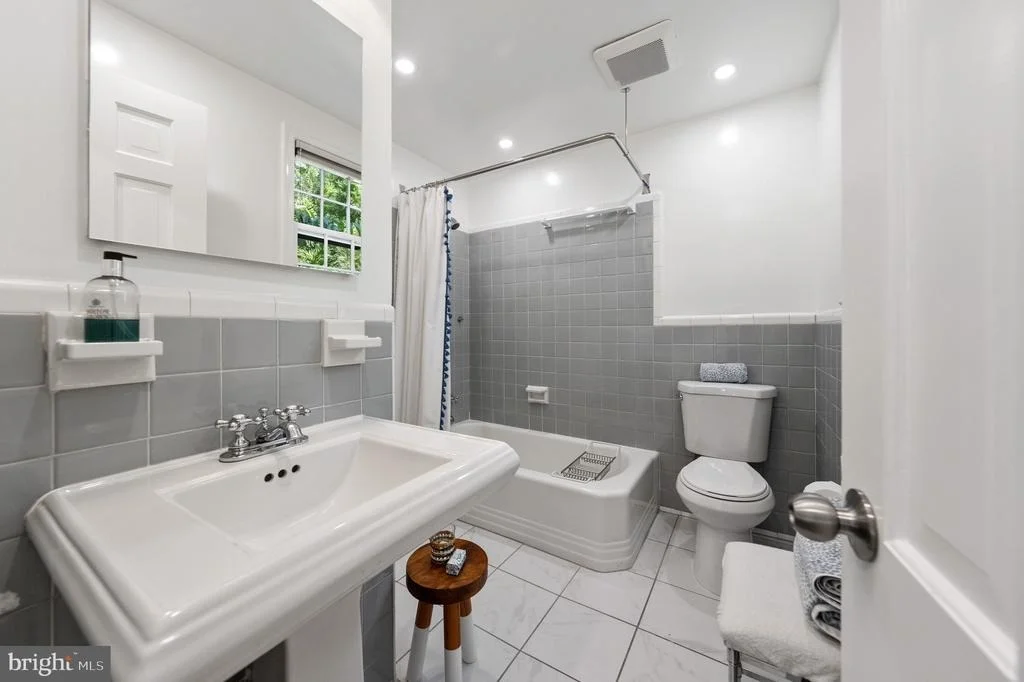 Photo of 4555 W STREET NW