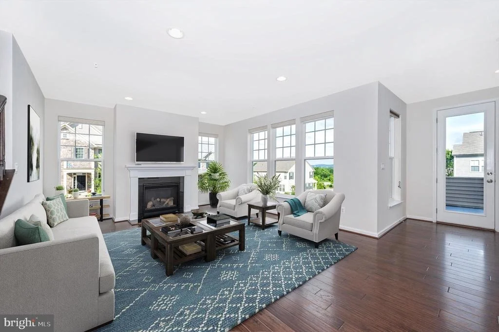 Photo of 8420 CLIFFVIEW LANE