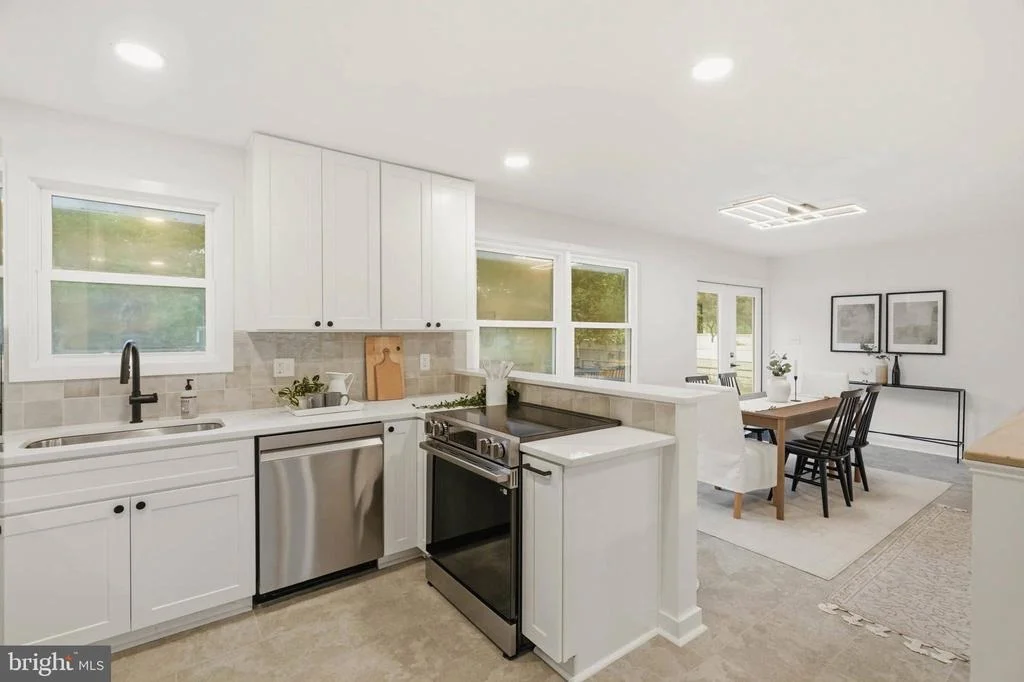 Photo of 109 SUNSET DRIVE