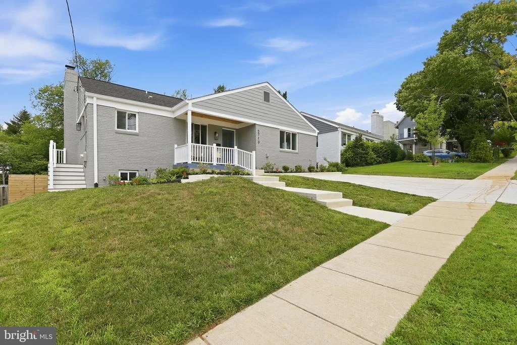 Photo of 2713 NAVARRE DRIVE