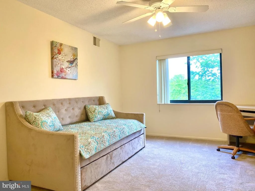 Photo of Unit 623 at 15101 INTERLACHEN DRIVE