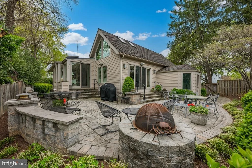 Photo of 4015 LAIRD PLACE