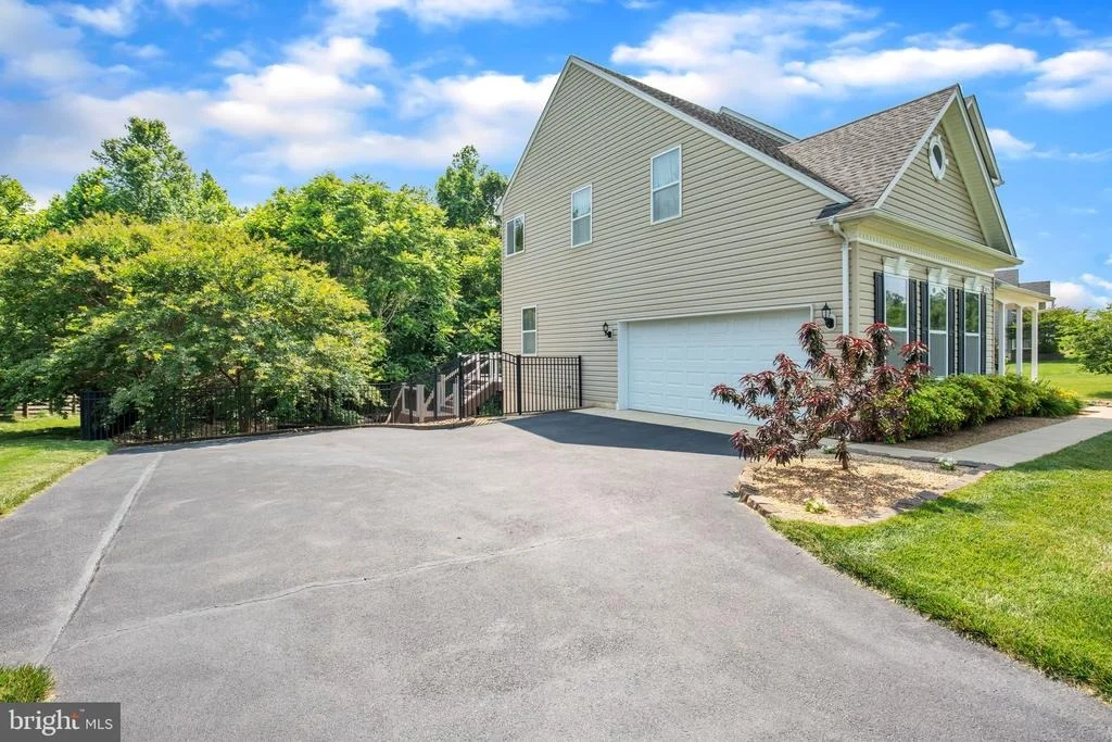 Photo of 2058 BAYTHORNE ROAD