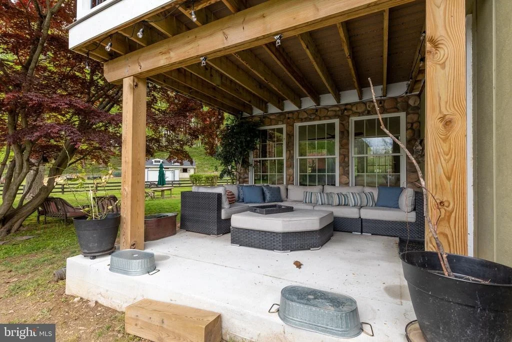 Photo of 2310 PUTNAM ROAD