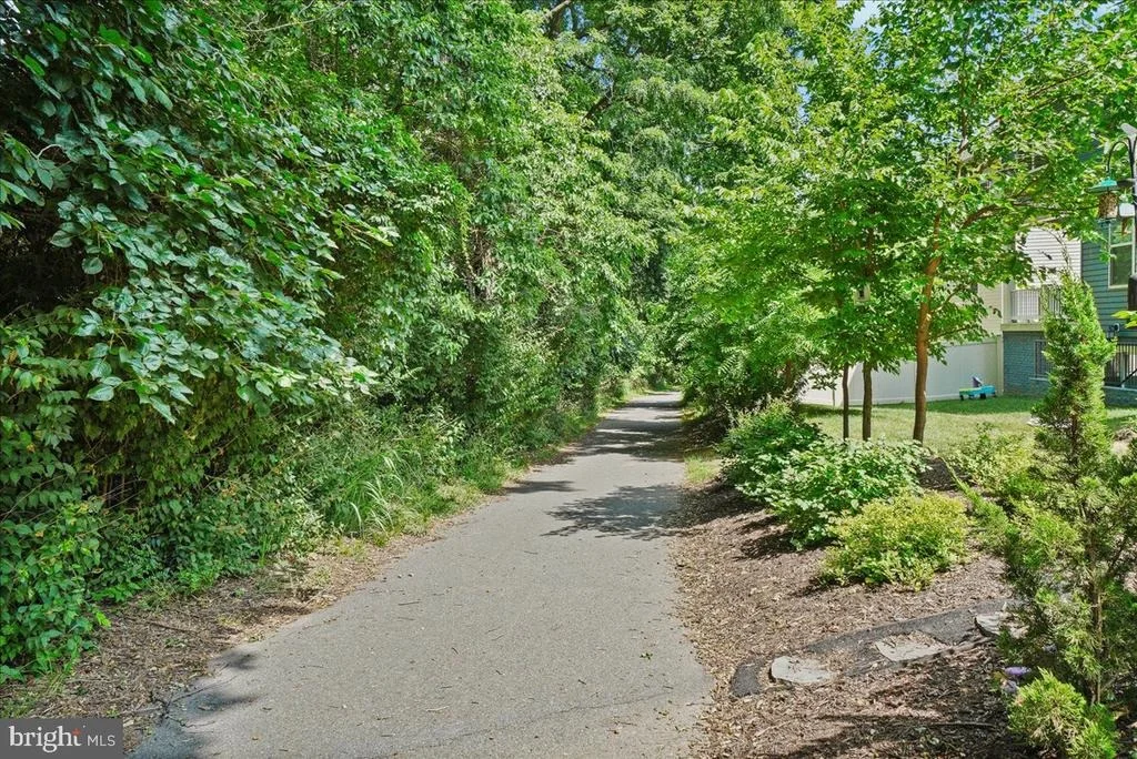 Photo of 5211 CONTINENTAL DRIVE