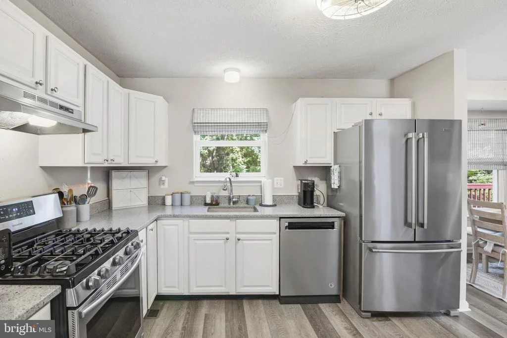 Photo of 736 LUCKY AVENUE