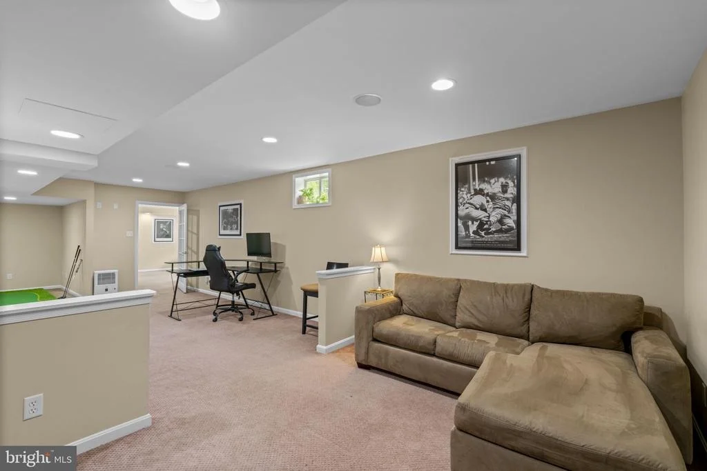 Photo of 439 UNIVERSITY DRIVE