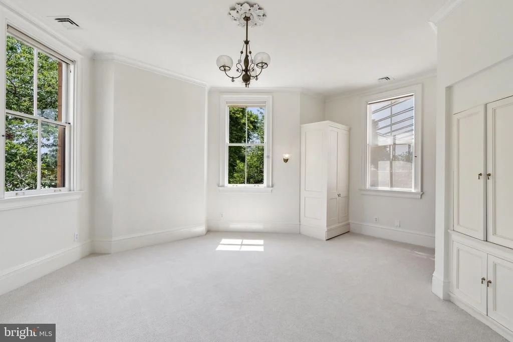 Photo of 1527 35TH STREET NW
