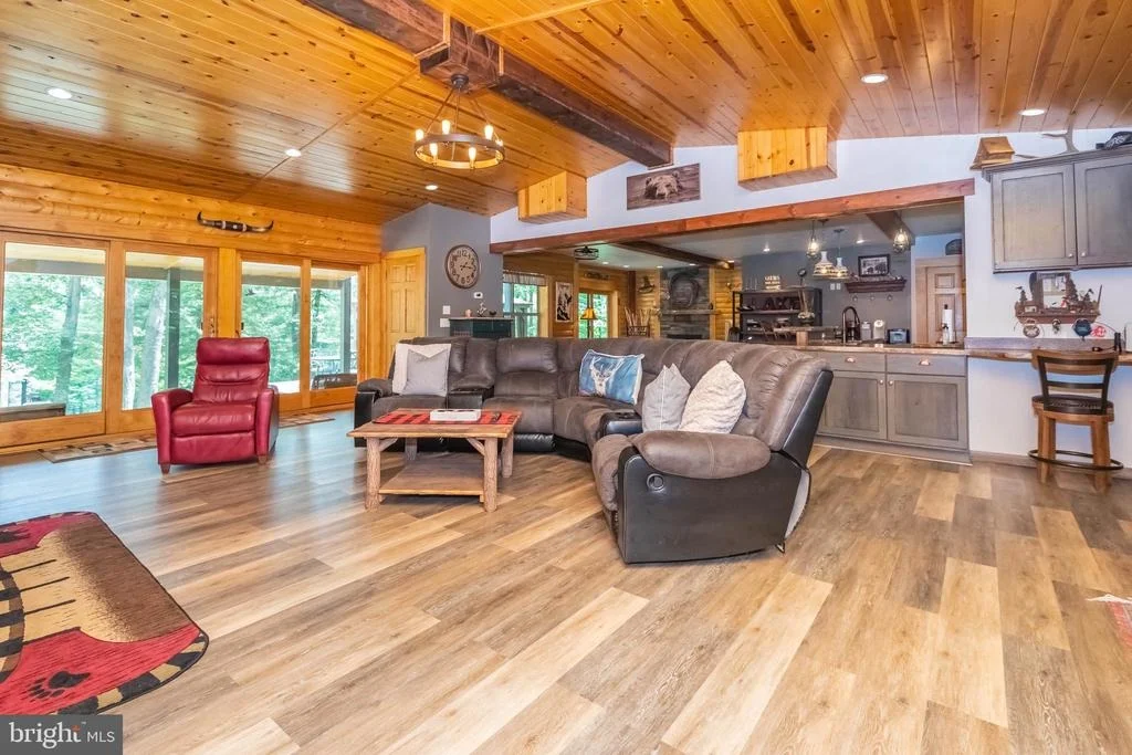 Photo of 495 WHITE OAK DRIVE