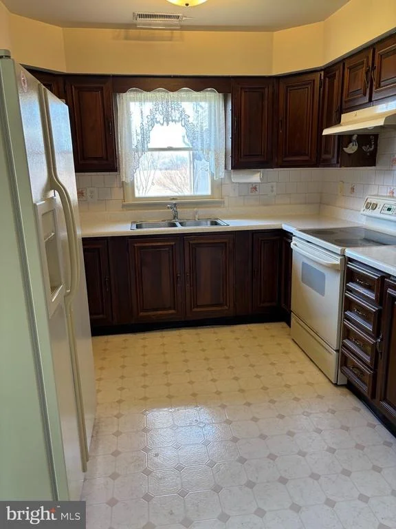 Photo of 3900 HARRISON CIRCLE