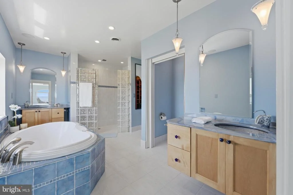 Photo of 2292 LAKE DRIVE