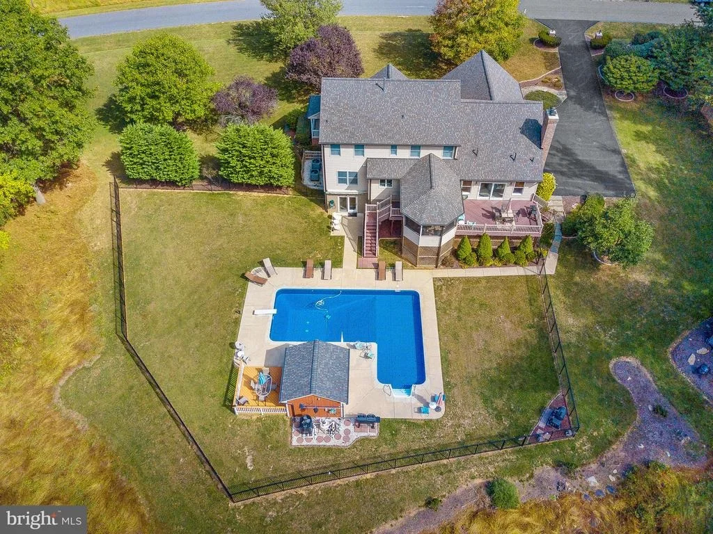 Photo of 8910 PRIMULA DRIVE