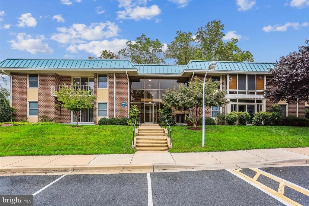 Photo of Unit 102D at 3640 GLENEAGLES DRIVE