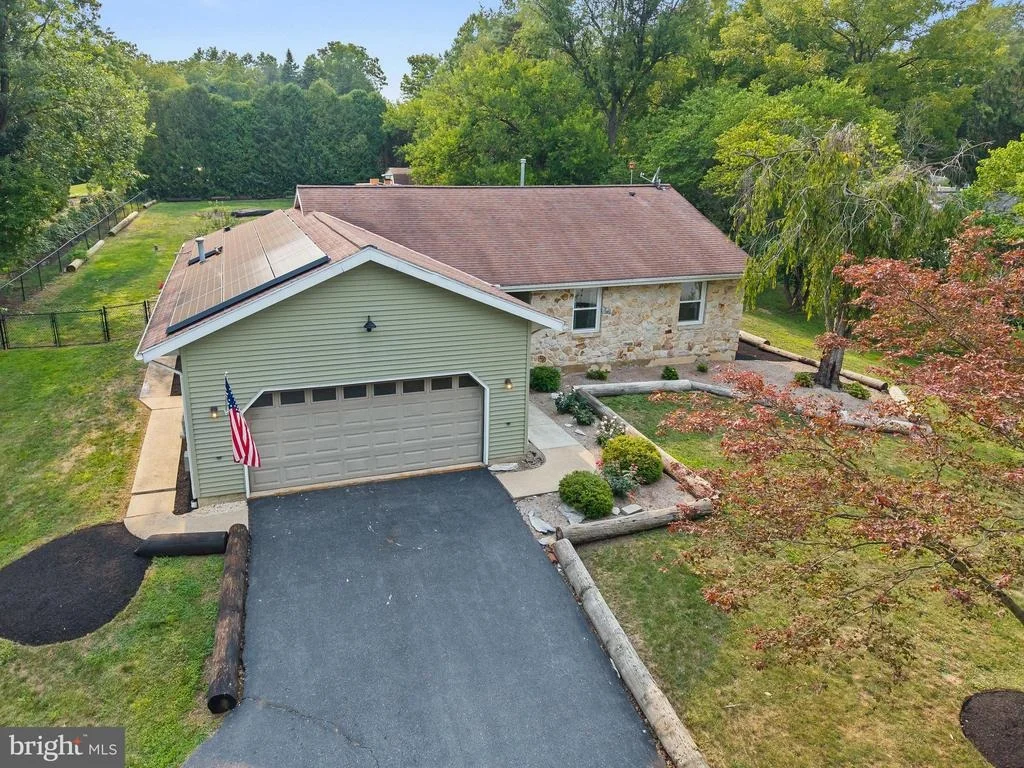 Photo of 223 PINEVIEW DRIVE