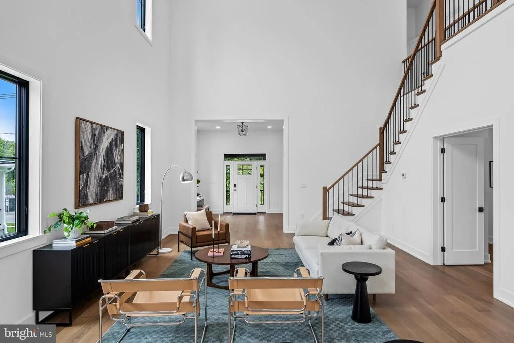 Photo of 8 CHAPEL AVE