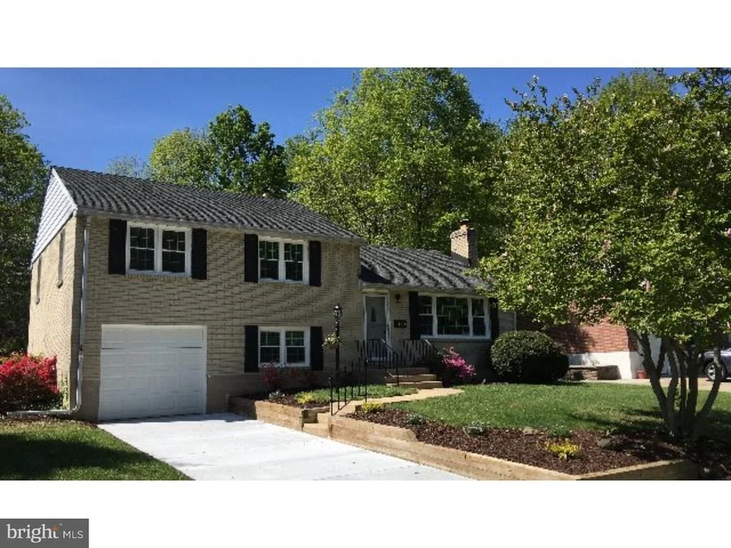 Photo of 1233 CRESTOVER ROAD