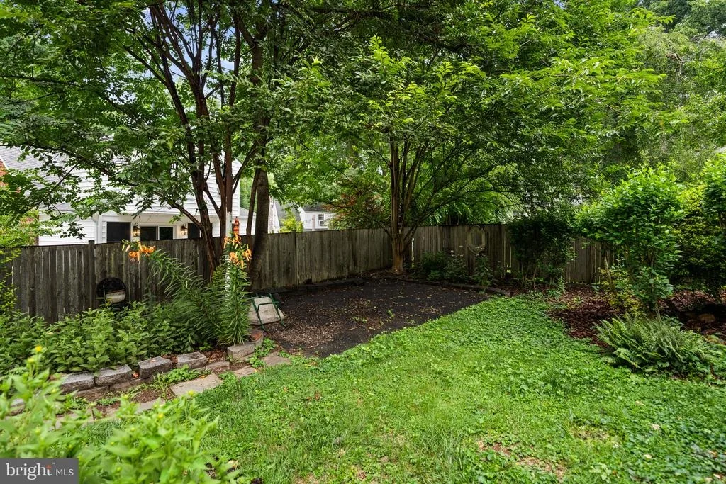 Photo of 404 LEXINGTON DRIVE