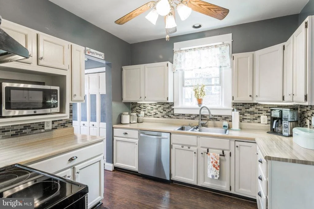 Photo of 618 ALDERSHOT ROAD