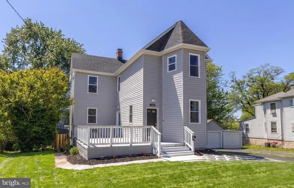 Photo of 1820 ARBUTUS AVENUE