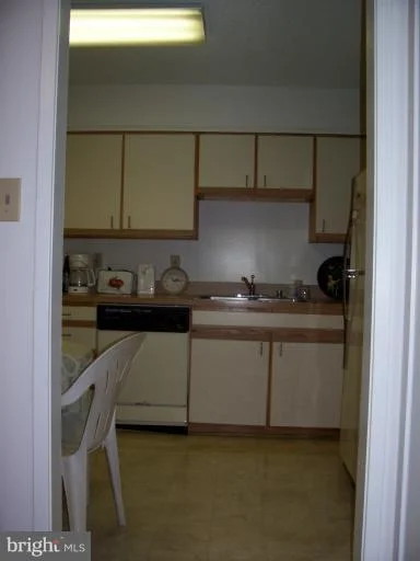 Photo of Unit 2819 at 15107 INTERLACHEN DRIVE