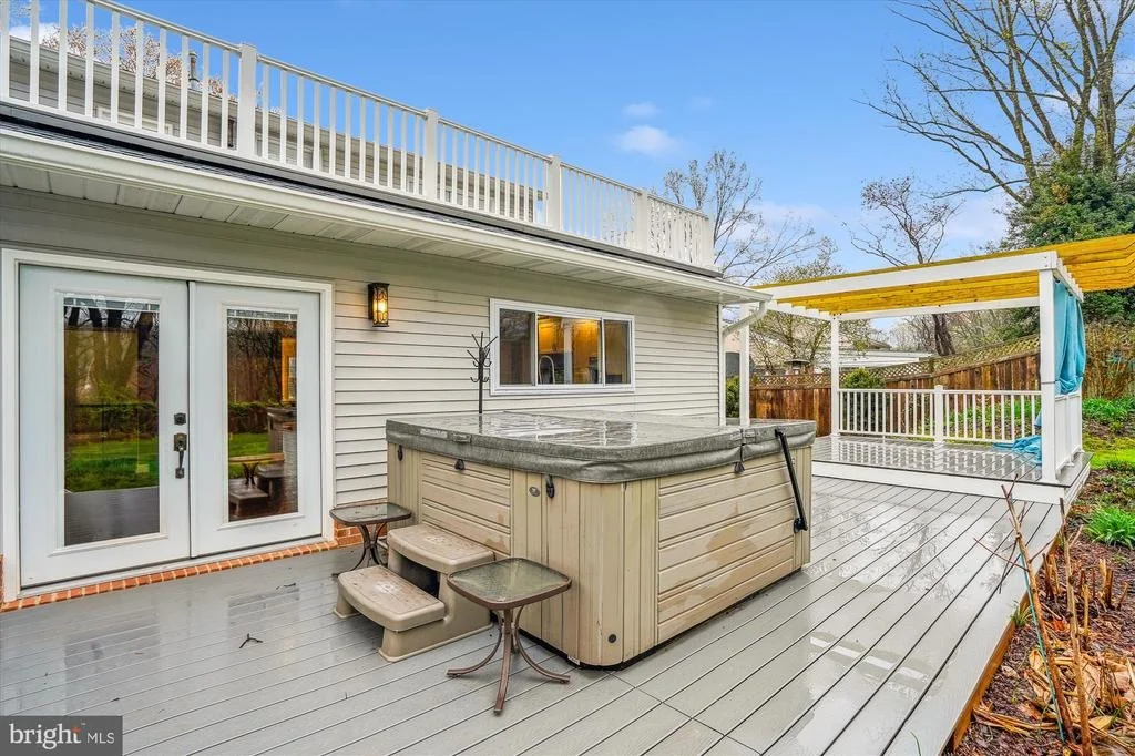 Photo of 5514 INVERCHAPEL ROAD