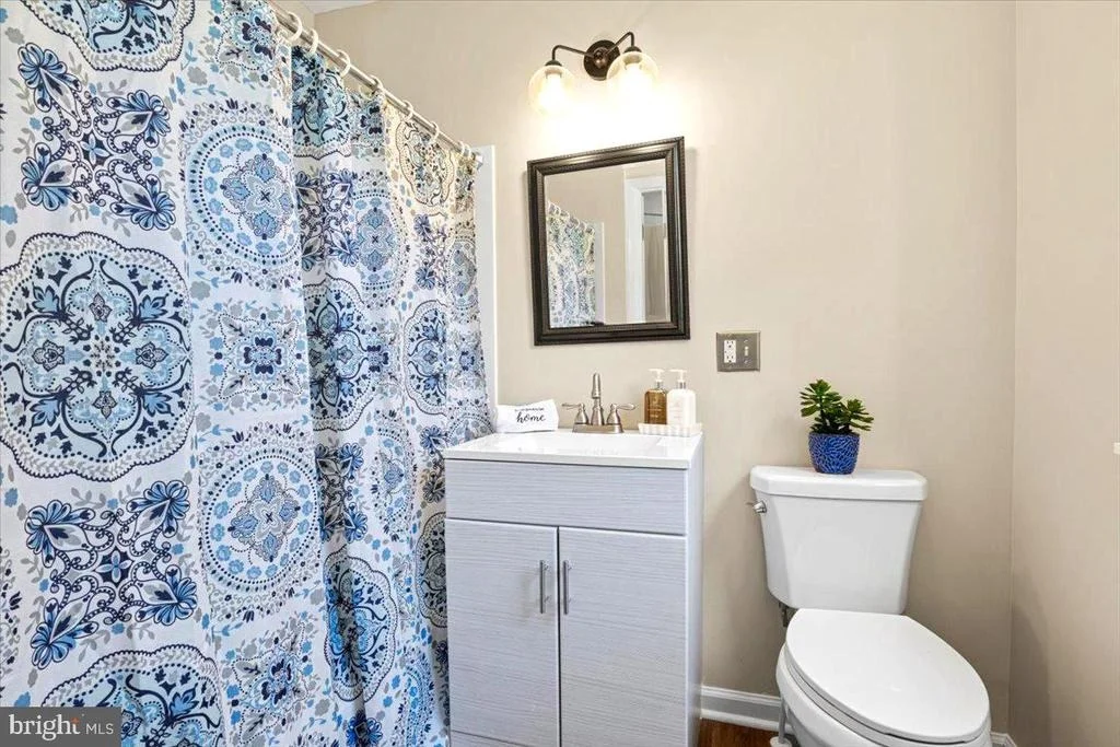 Photo of 1042 GEORGE JAMES LOOP